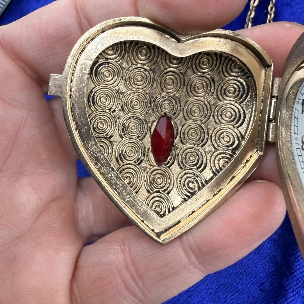 Vintage Sarah Coventry Pocket Watch Pendant Heart Gold Tone Rhinestone‎ 32